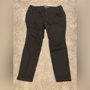Torrid Black mid rise skinny Pants 16s